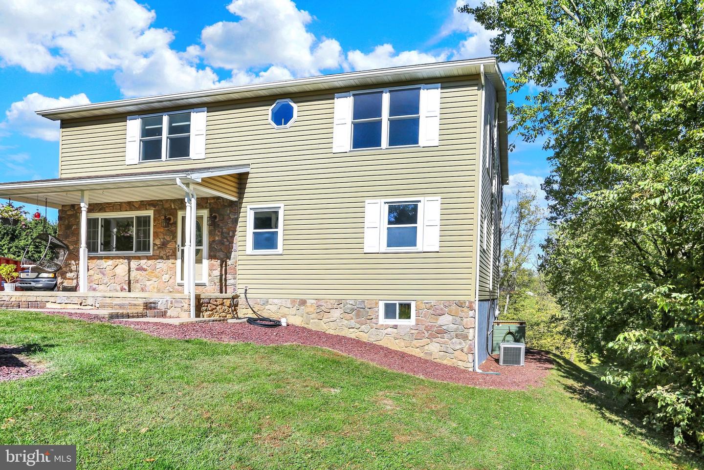 324 GROVE RD Property Photo 1