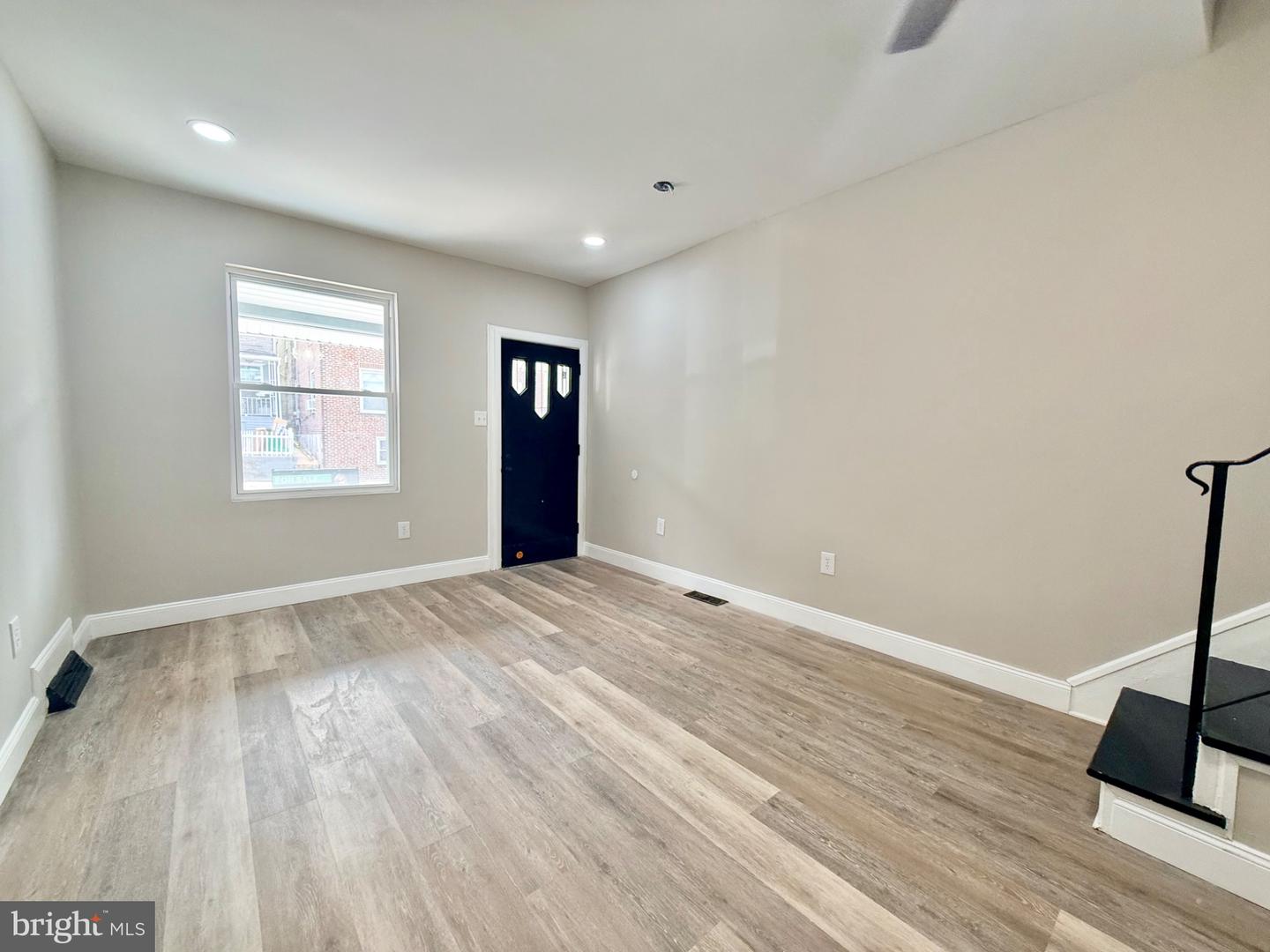 1649 Cotton St Property Photo 6