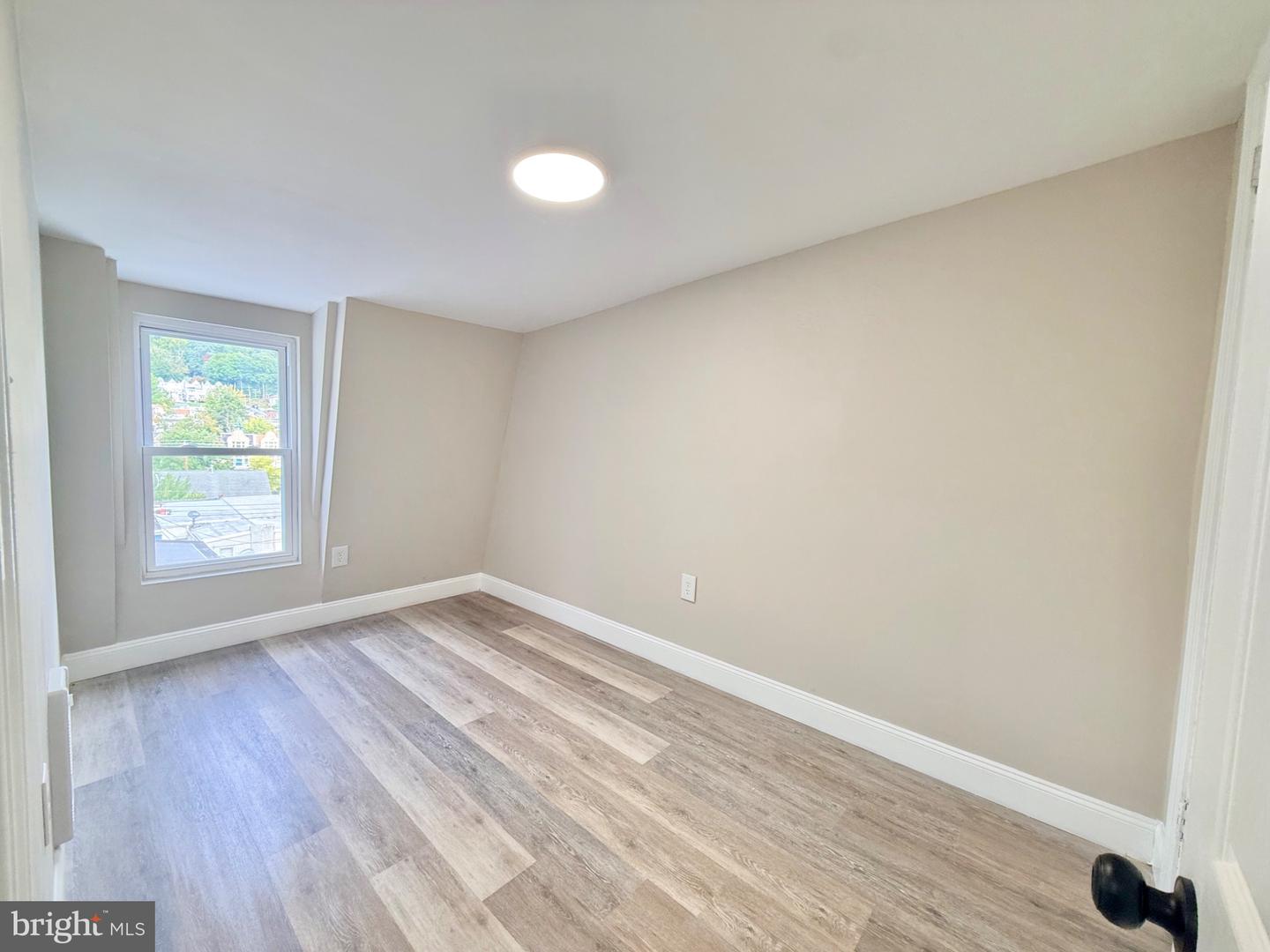 1649 Cotton St Property Photo 27
