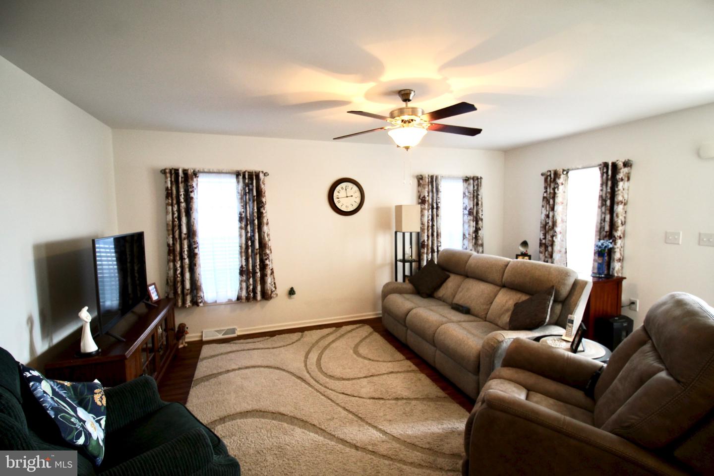 28 Dawn Dr Property Photo 5