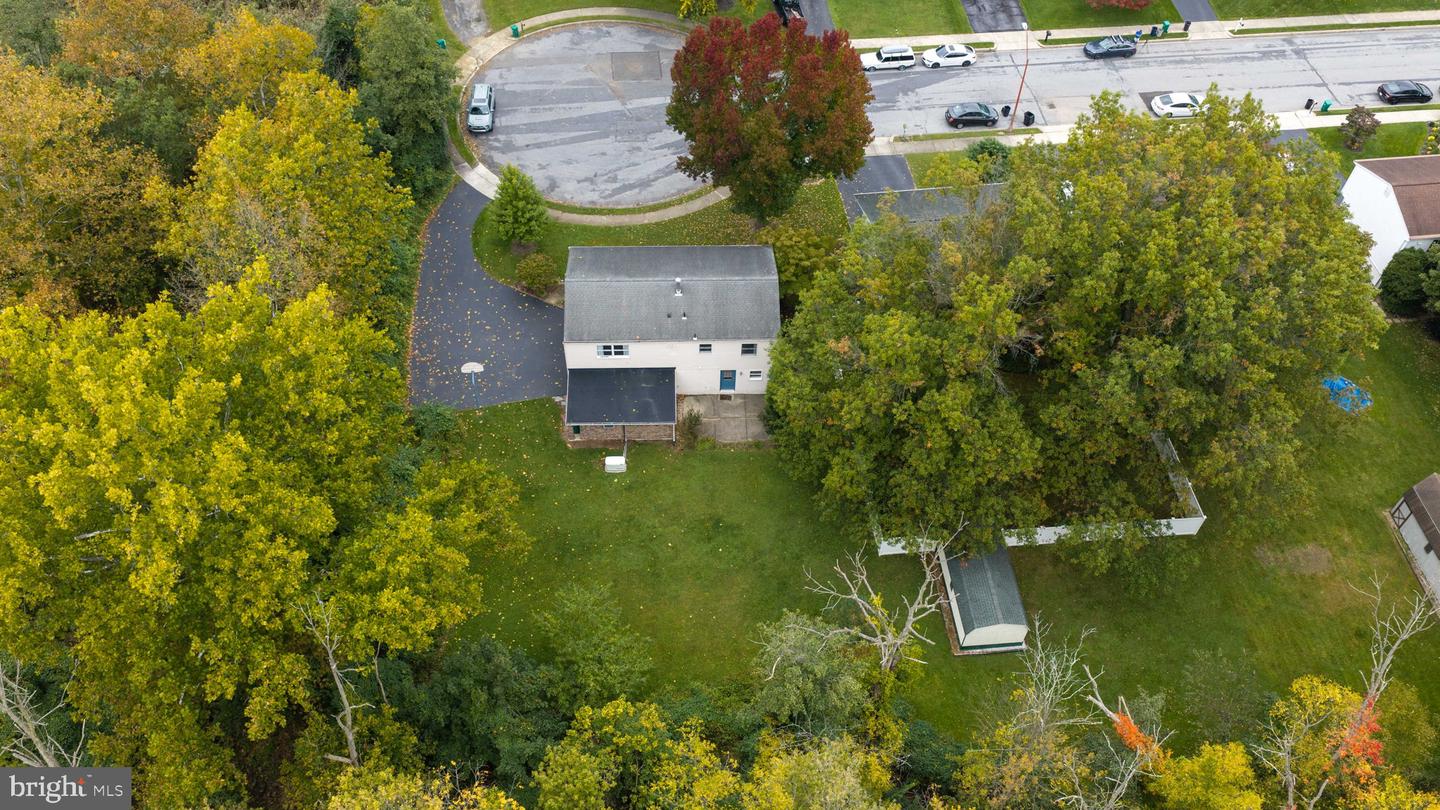 1376 Woodcrest Dr Property Photo 5