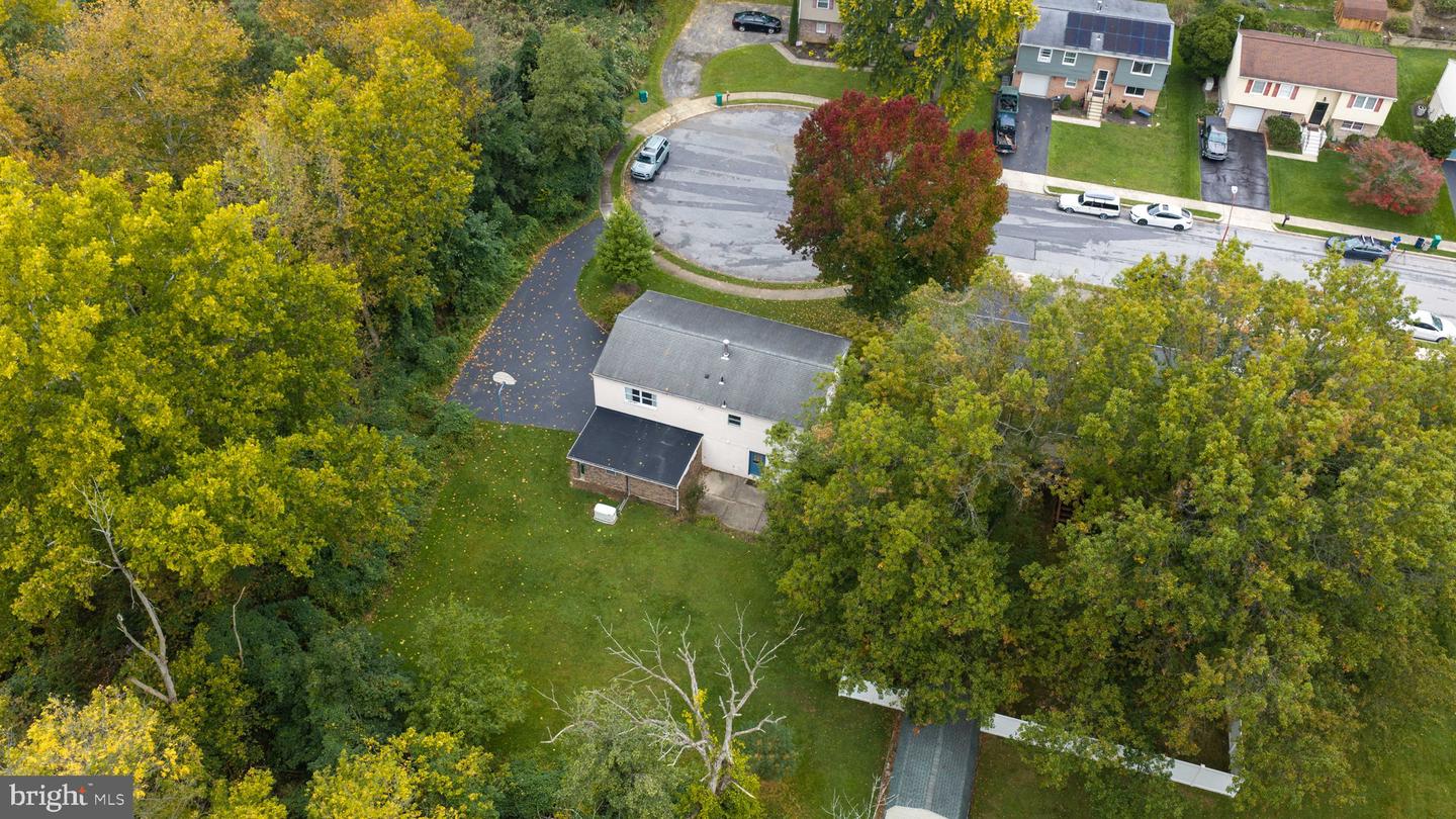 1376 Woodcrest Dr Property Photo 6