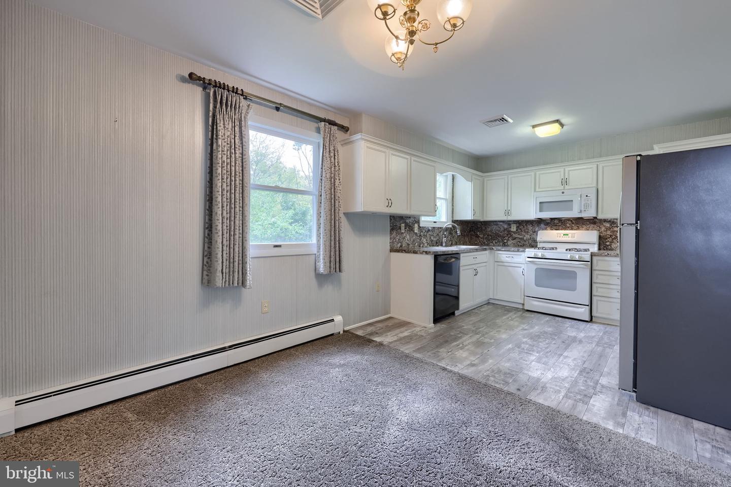 1376 Woodcrest Dr Property Photo 11
