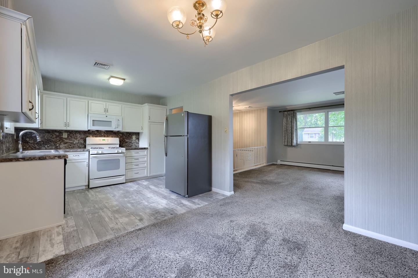 1376 Woodcrest Dr Property Photo 12
