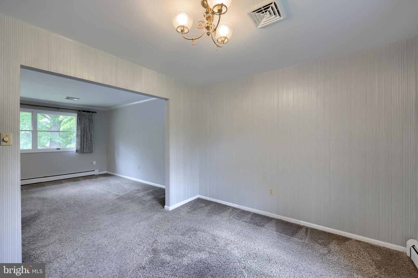 1376 Woodcrest Dr Property Photo 13