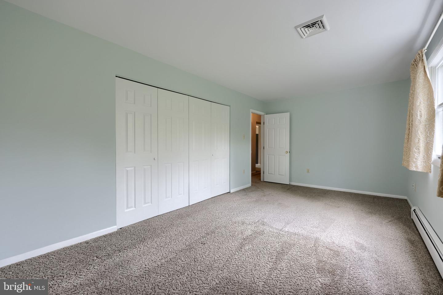 1376 Woodcrest Dr Property Photo 16
