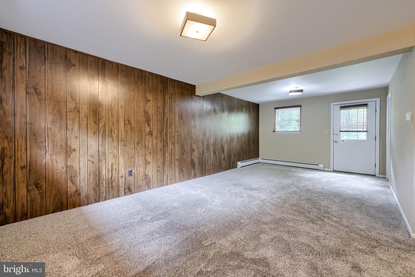 1376 Woodcrest Dr Property Photo 19