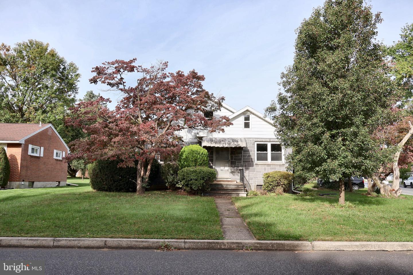 100 W 48TH ST Property Photo 1