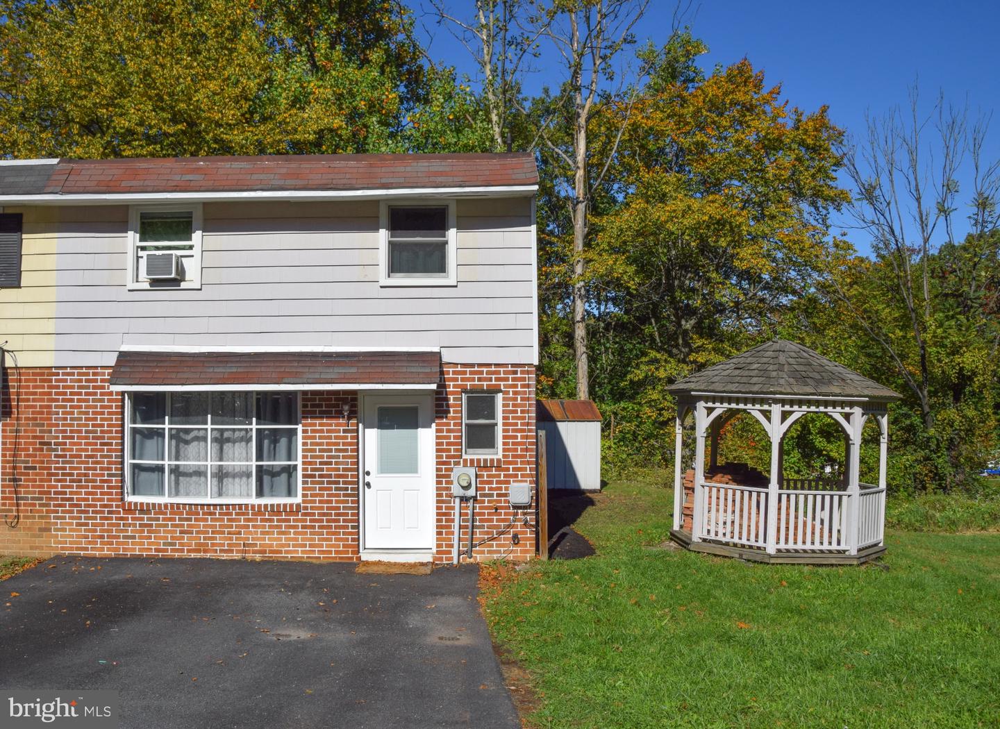 1077 Fox Run Property Photo 1