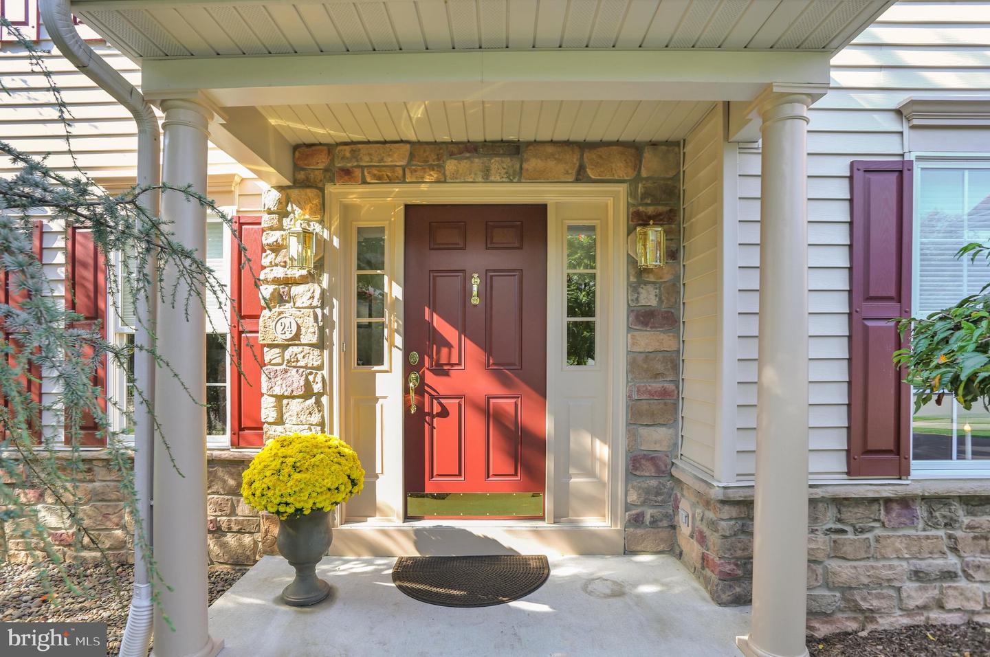 24 Pickwick Pl Property Photo 4