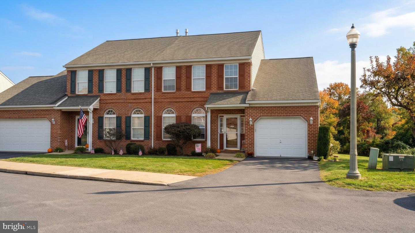 10 FALLOWFIELD CIR Property Photo 1