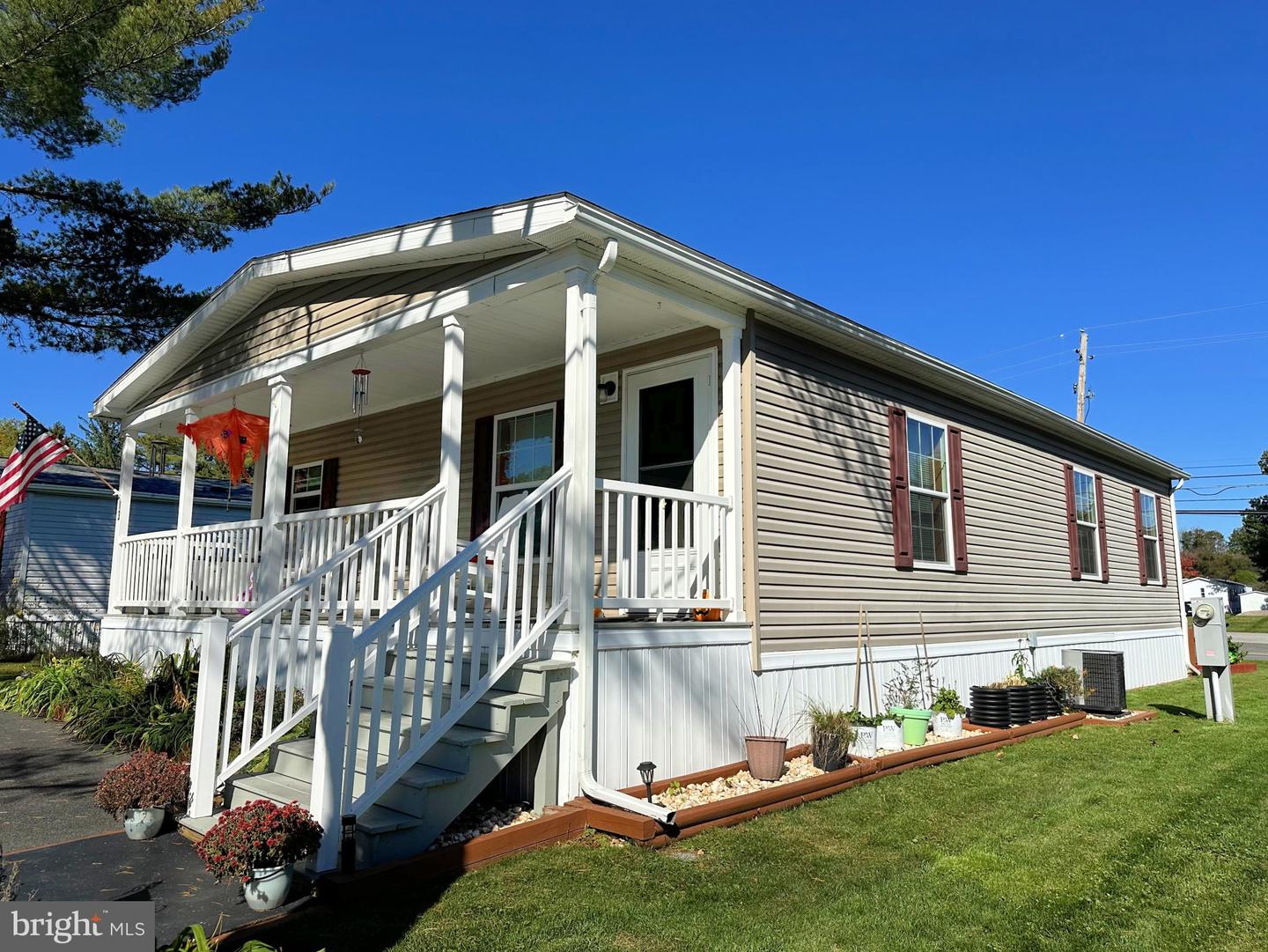 13 STANDISH LN Property Photo 1
