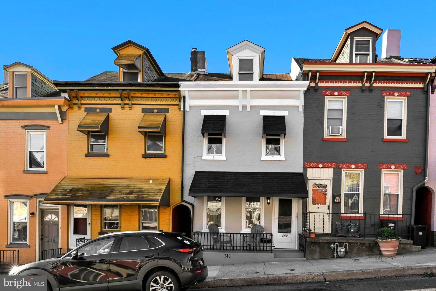 240 CHESTNUT ST Property Photo 1