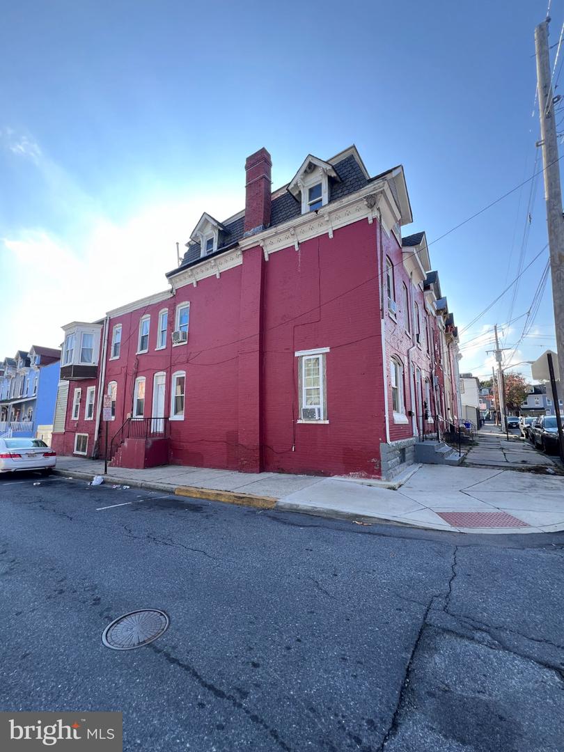 128-130 Elm St Property Photo 2