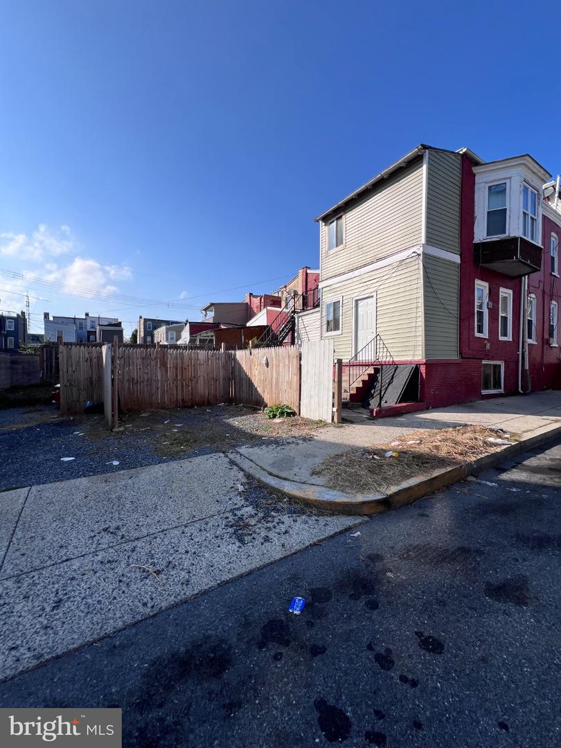 128-130 Elm St Property Photo 4