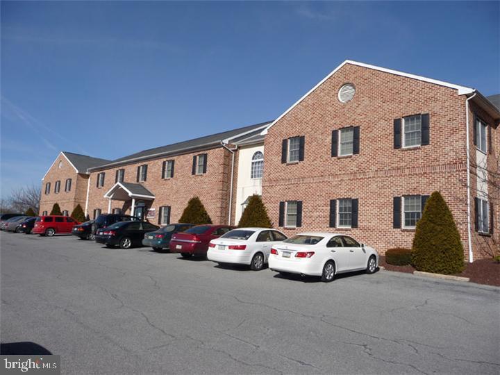5 Hearthstone Ct #201 Property Photo 1