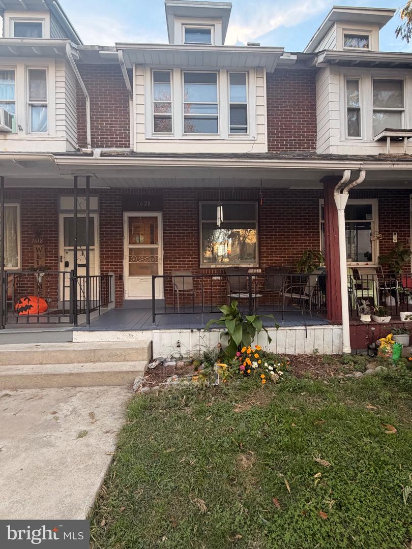 1620 Moss St Property Photo 1