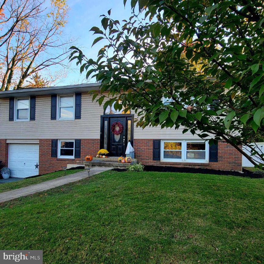 132 Oak Ln Property Photo 1