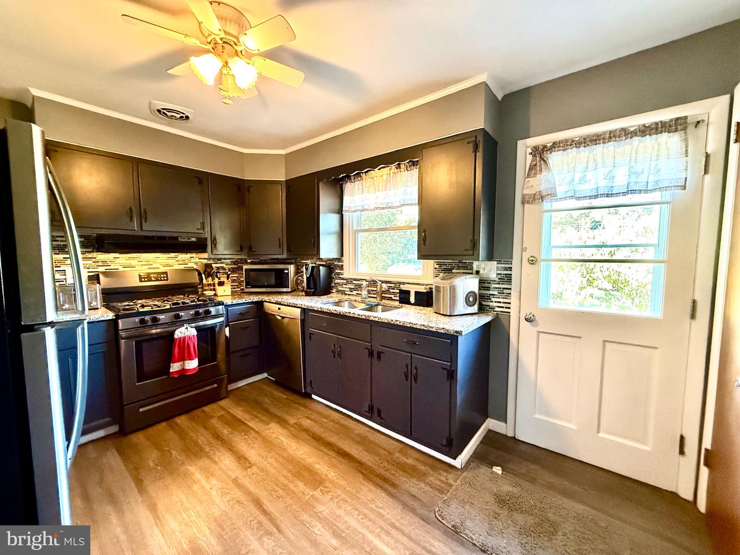 18 Virginia Ave Property Photo 19