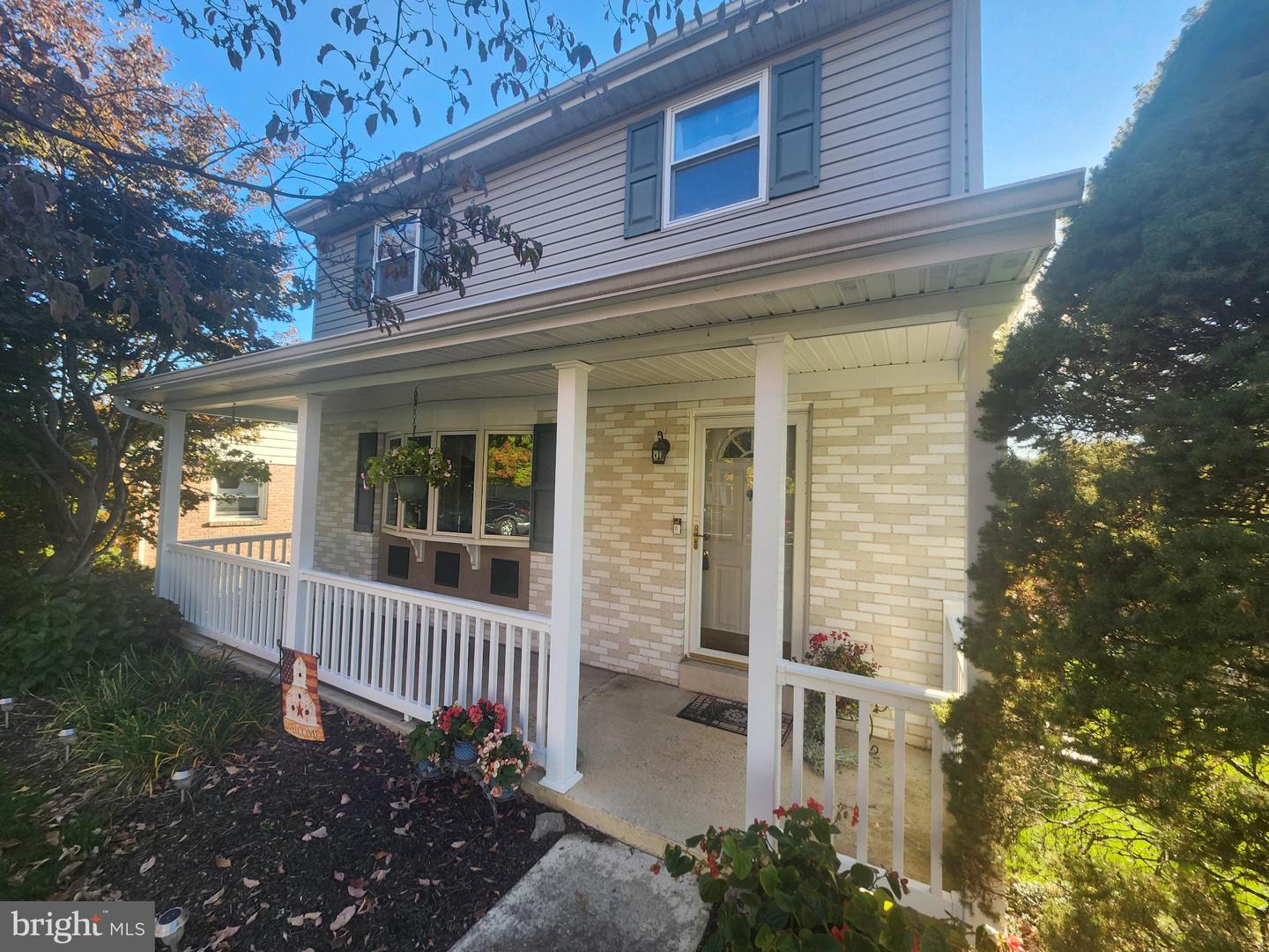 26 Rosemont Ave Property Photo 2