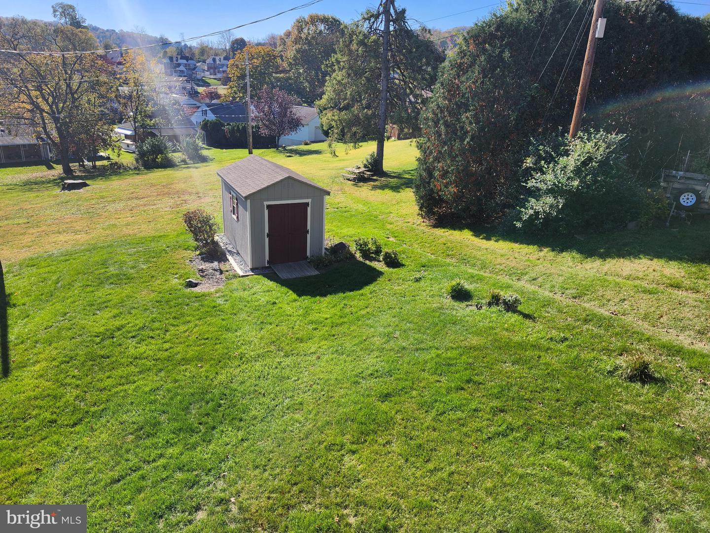 26 Rosemont Ave Property Photo 9