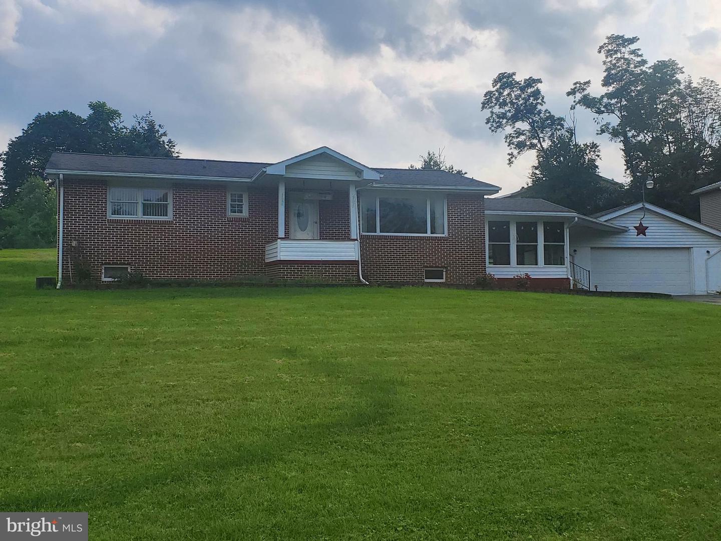 121 Hollen Rd Property Photo