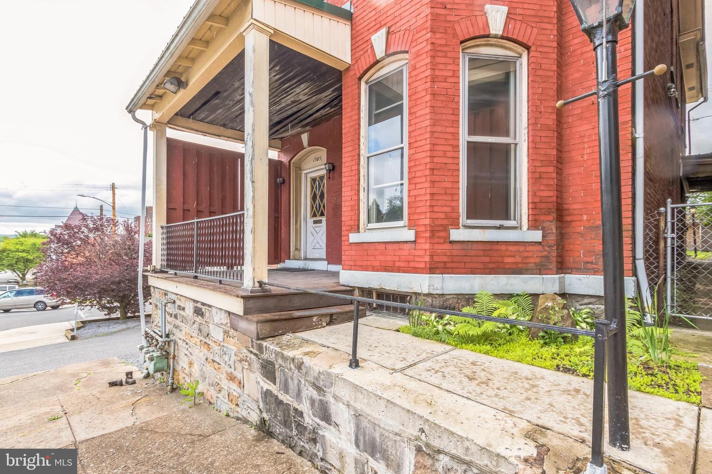 1307 14th Ave Property Photo 1