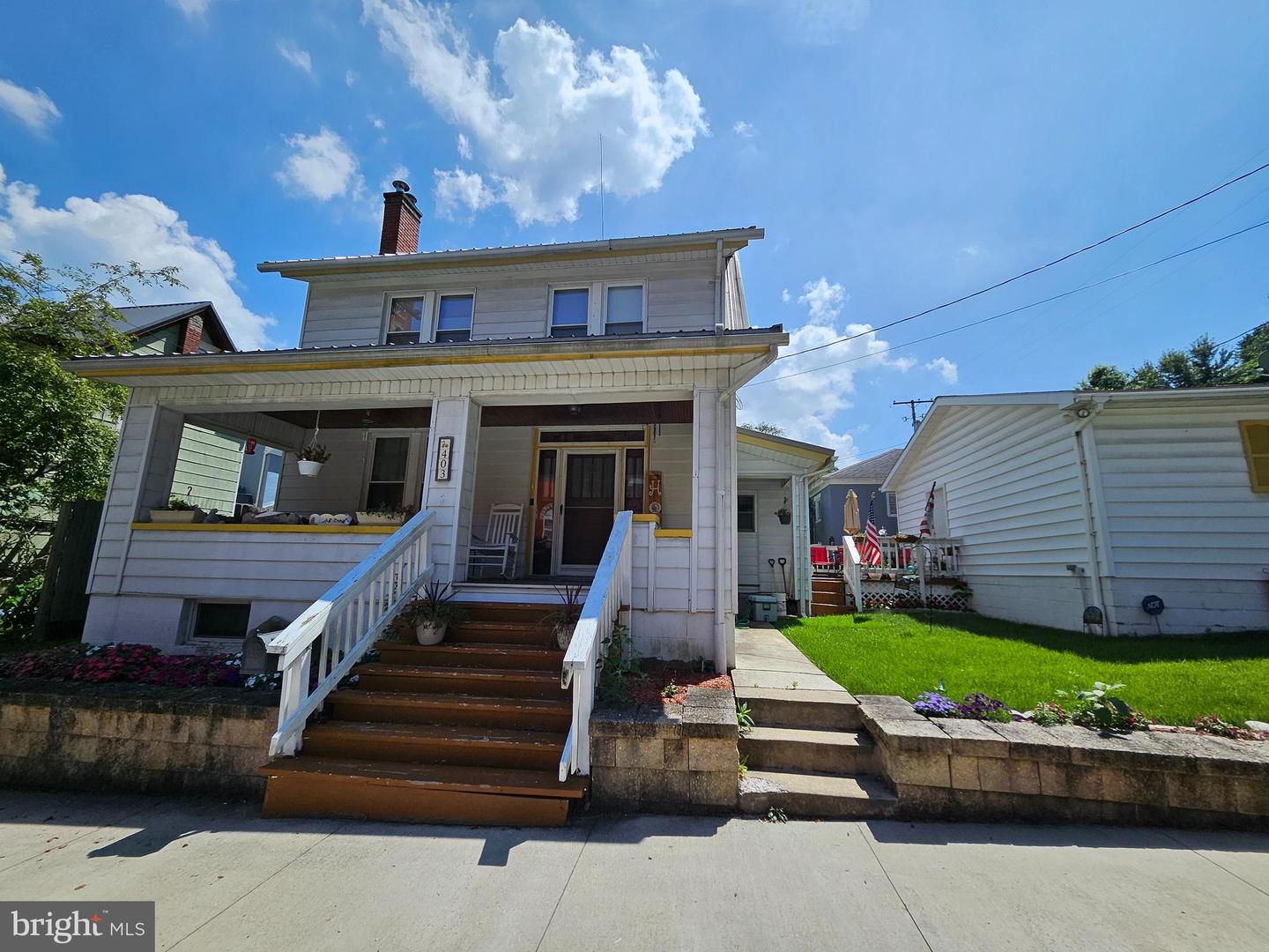 403 W 11TH ST