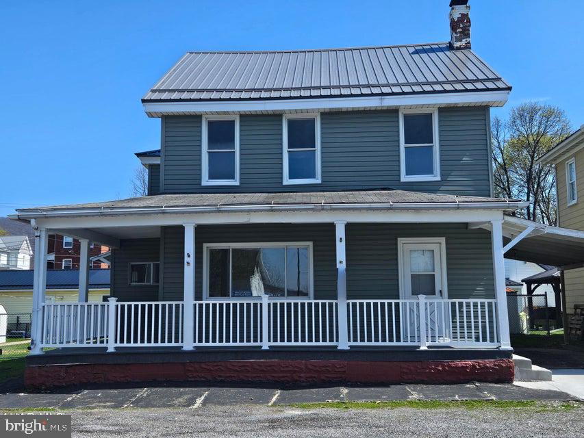 615 2nd St E Property Photo 1