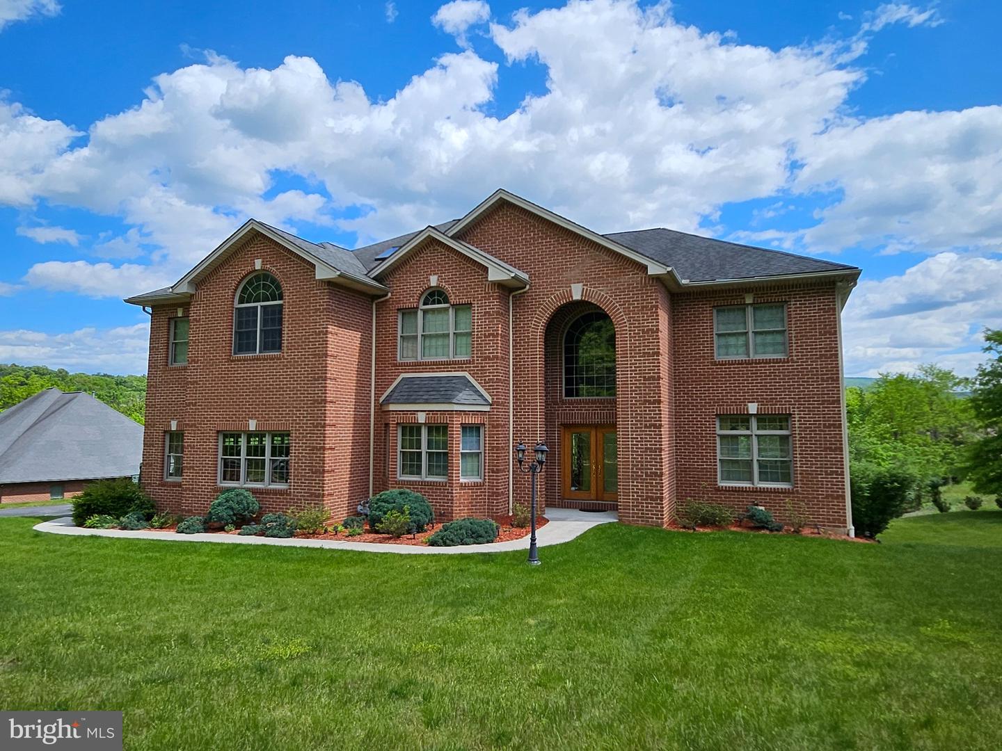 105 Paddock Cir Property Photo 1