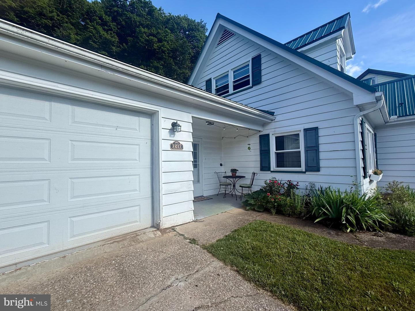 1217 Cameron Avenue Property Photo 3