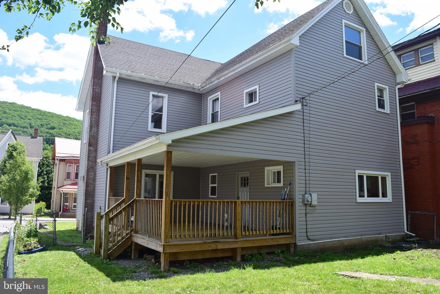 1355 Logan Ave Property Photo 3