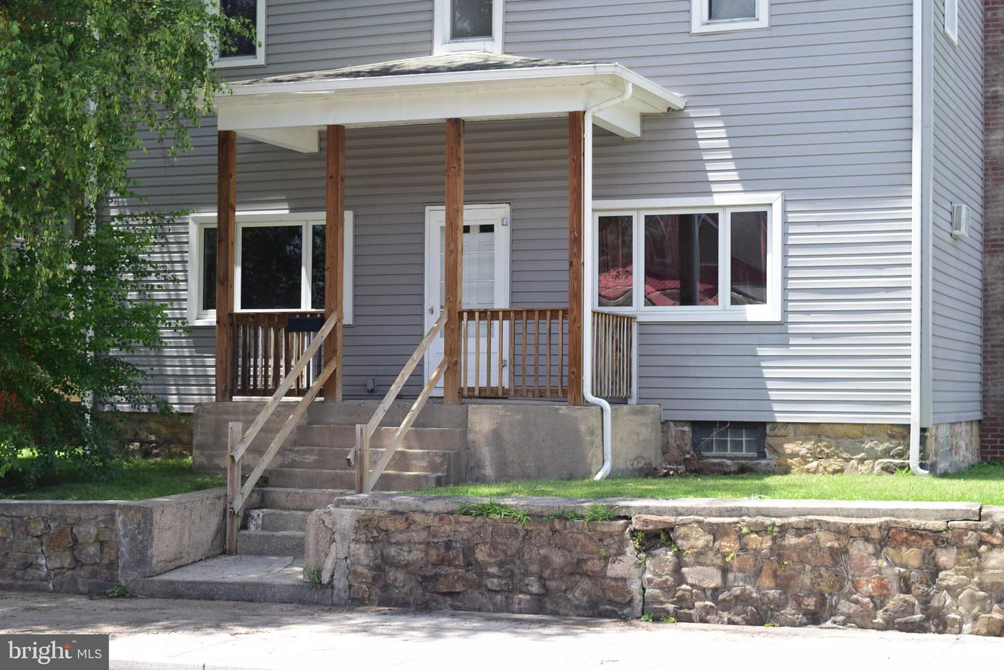 1355 Logan Ave Property Photo 4