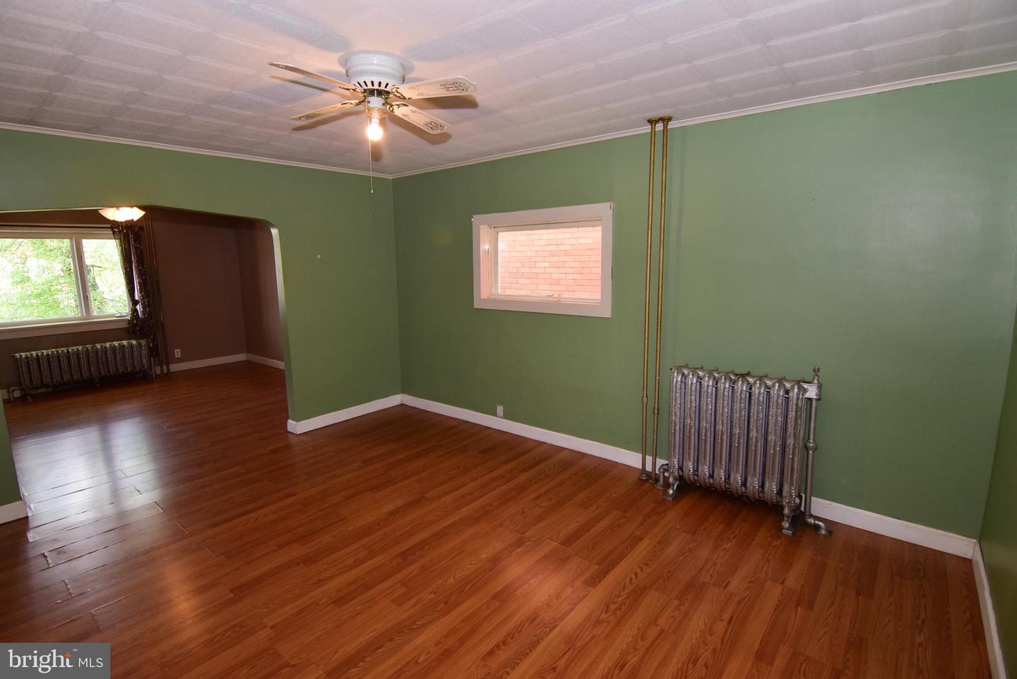 1355 Logan Ave Property Photo 6