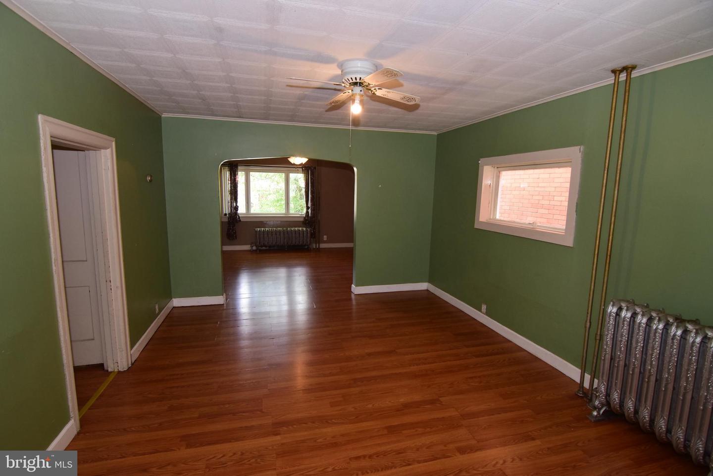 1355 Logan Ave Property Photo 7
