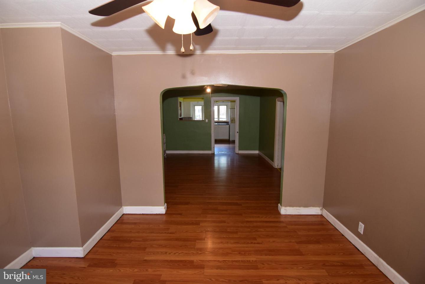 1355 Logan Ave Property Photo 8
