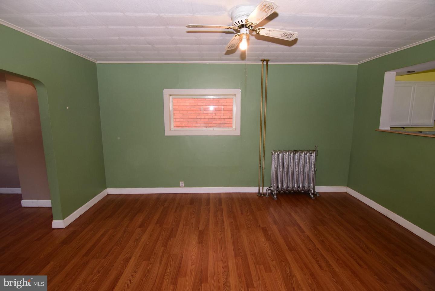 1355 Logan Ave Property Photo 9
