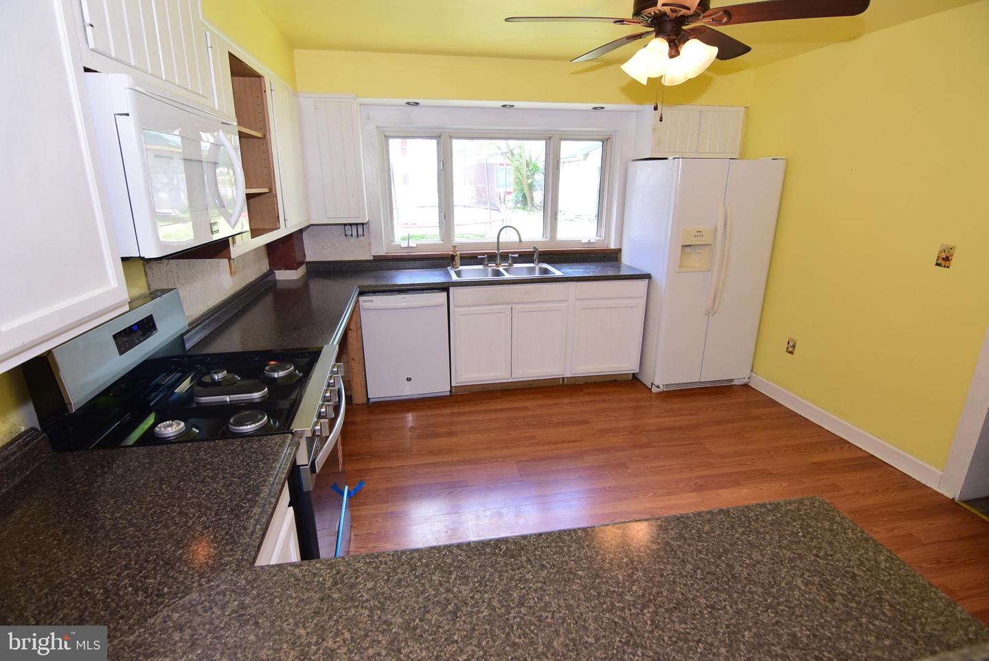 1355 Logan Ave Property Photo 10