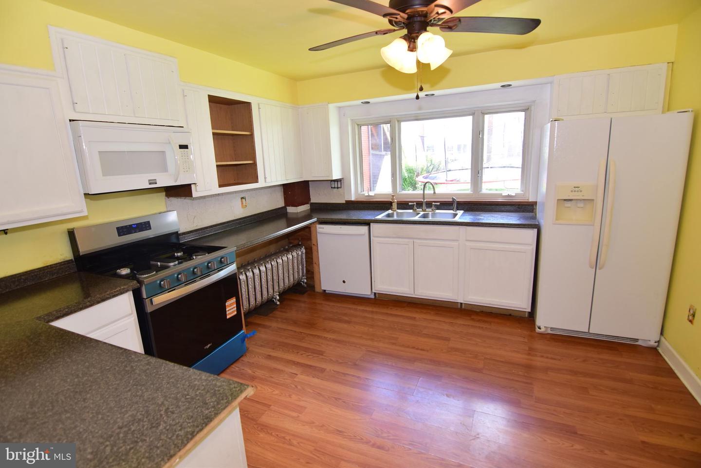 1355 Logan Ave Property Photo 11