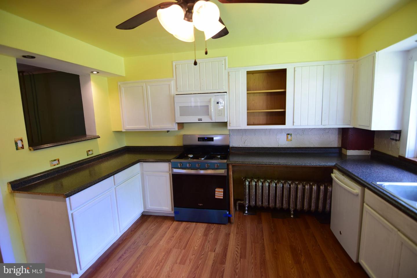 1355 Logan Ave Property Photo 12