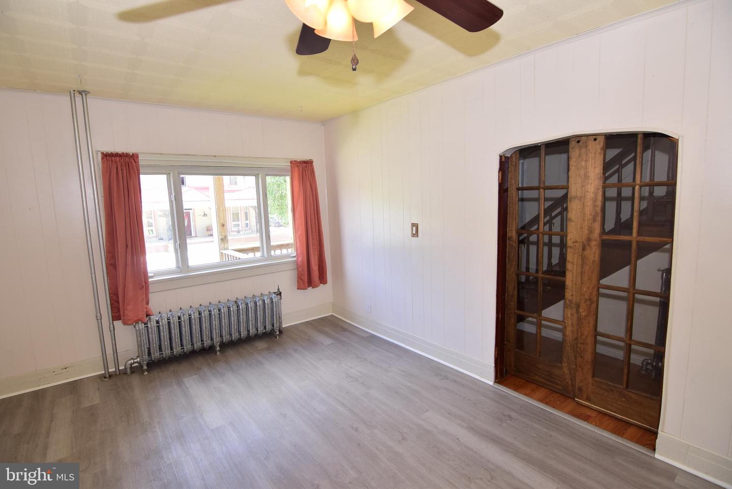 1355 Logan Ave Property Photo 19