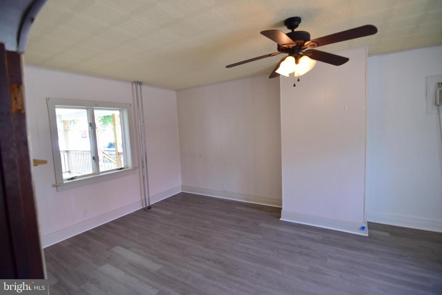 1355 Logan Ave Property Photo 21
