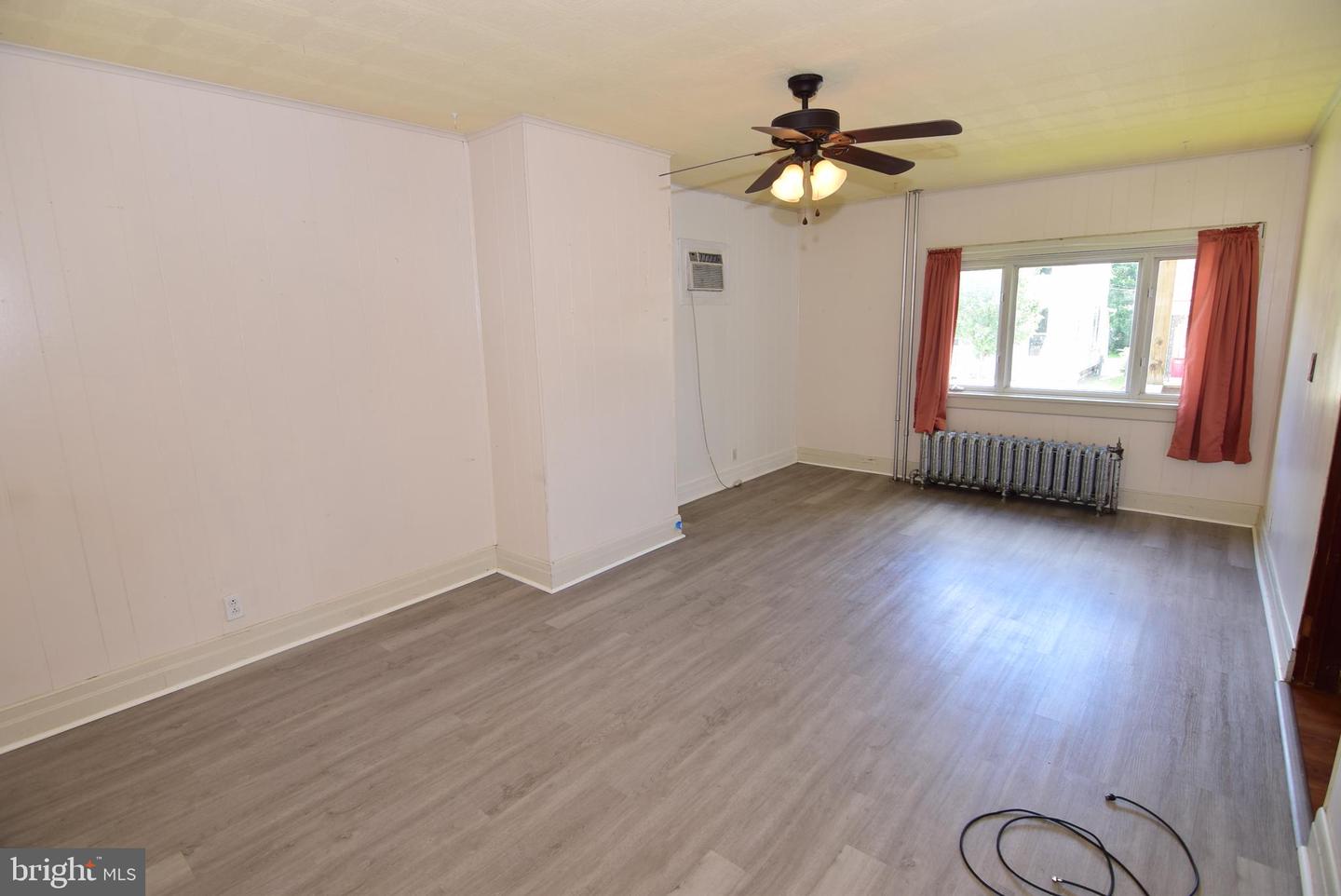 1355 Logan Ave Property Photo 22