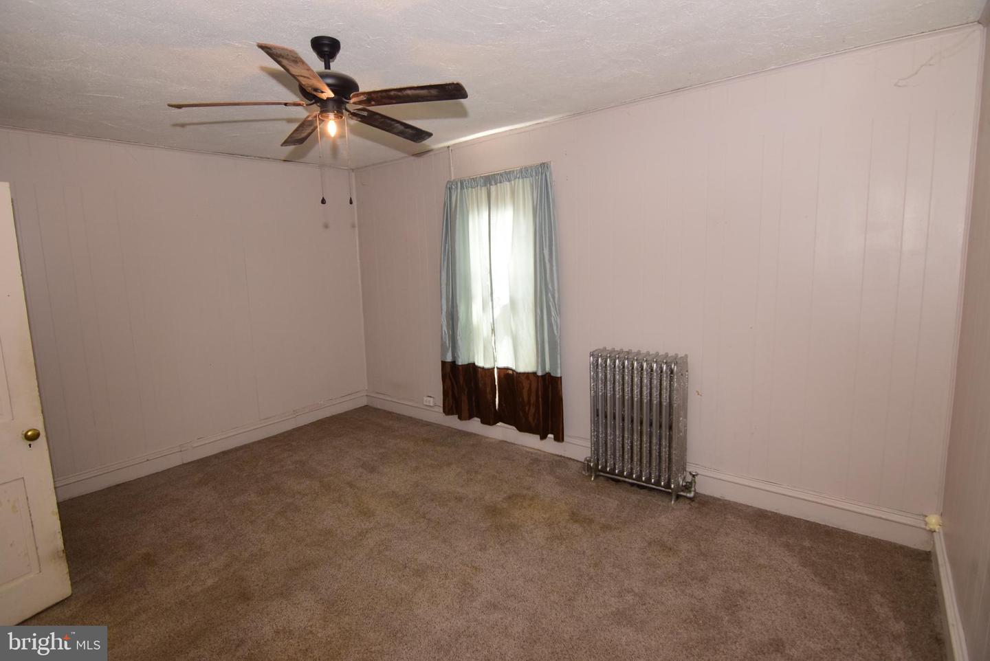 1355 Logan Ave Property Photo 28
