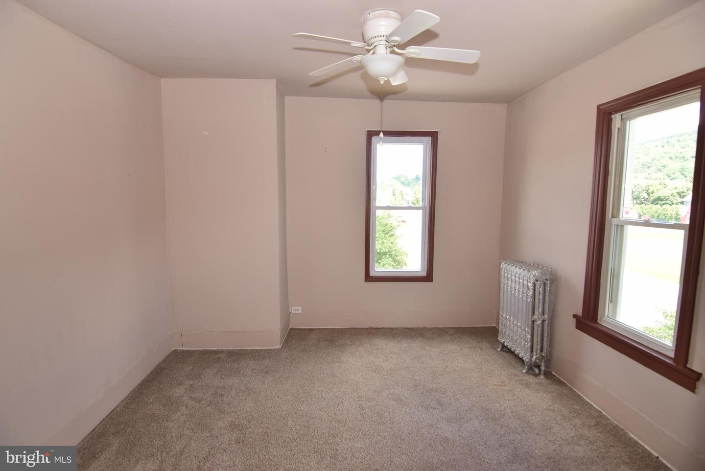 1355 Logan Ave Property Photo 35