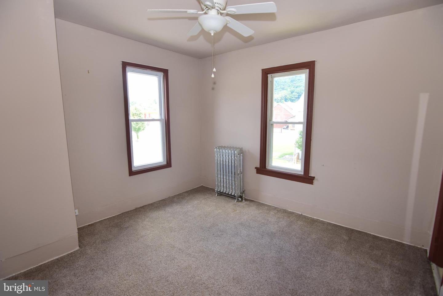1355 Logan Ave Property Photo 36