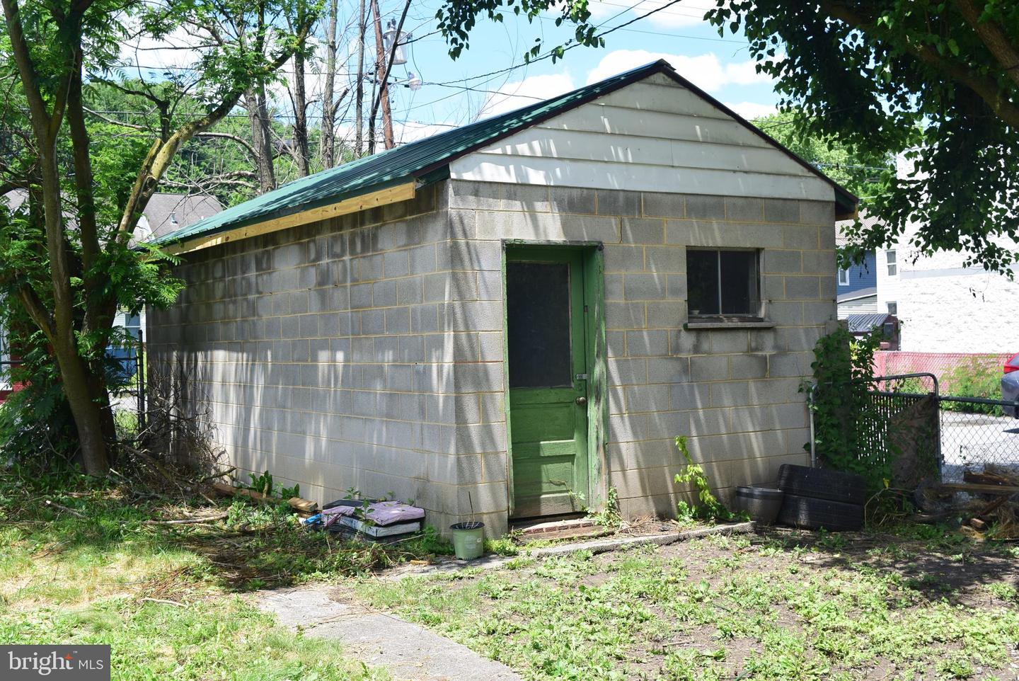 1355 Logan Ave Property Photo 44