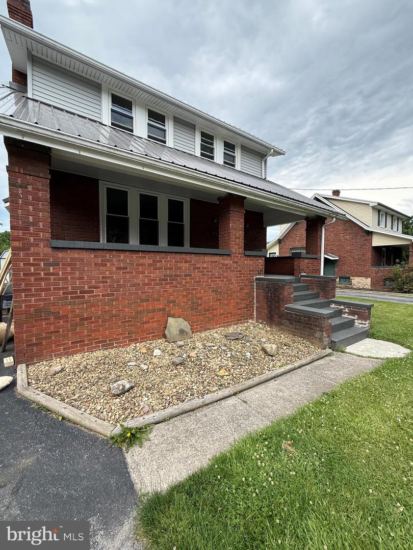 5729 California Ave Property Photo 1