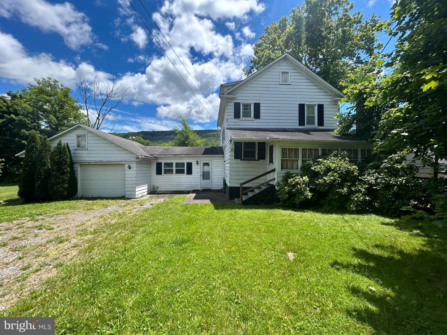 125 1st St Property Photo 1