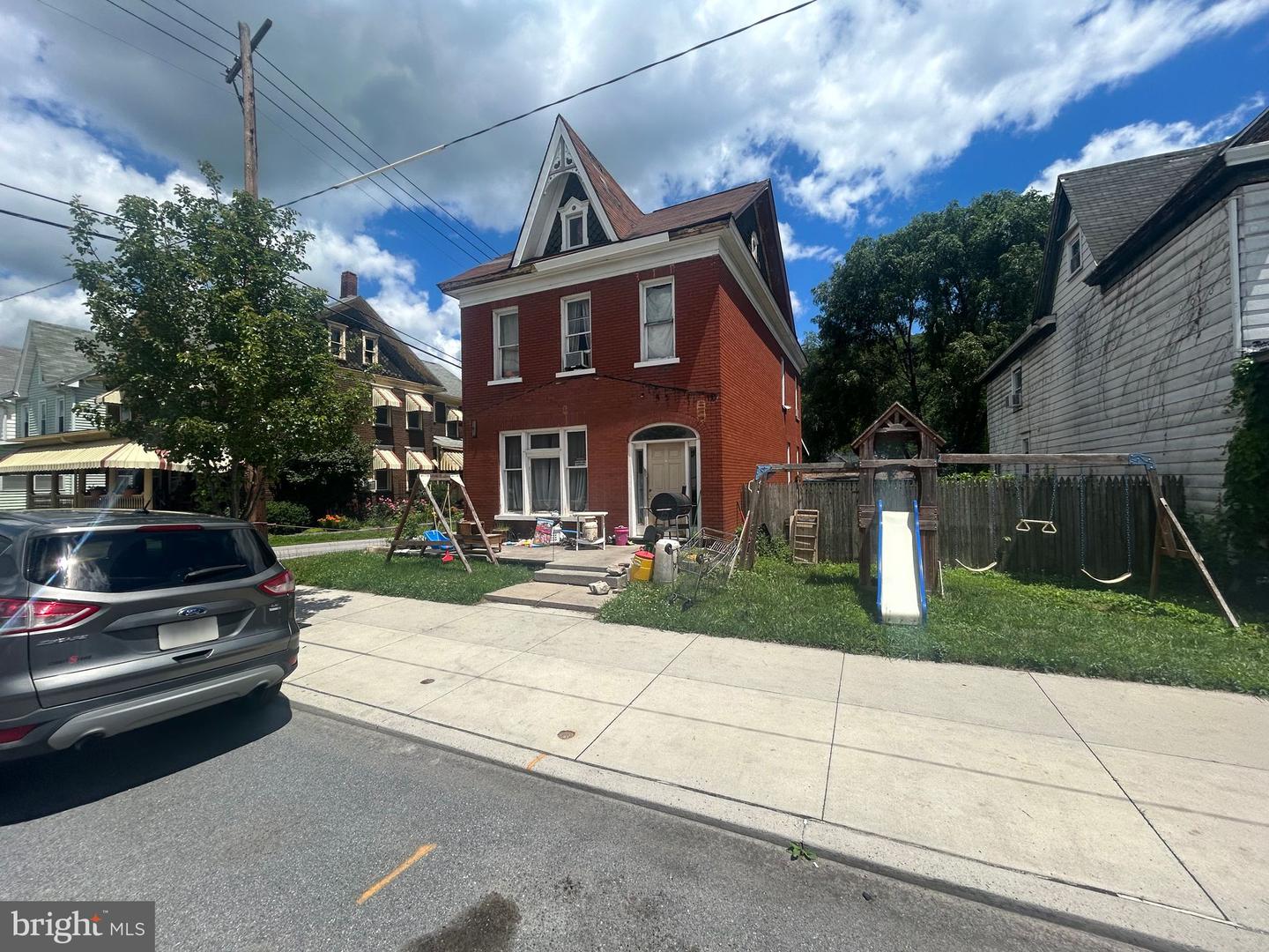 1516 Logan Ave Property Photo 1